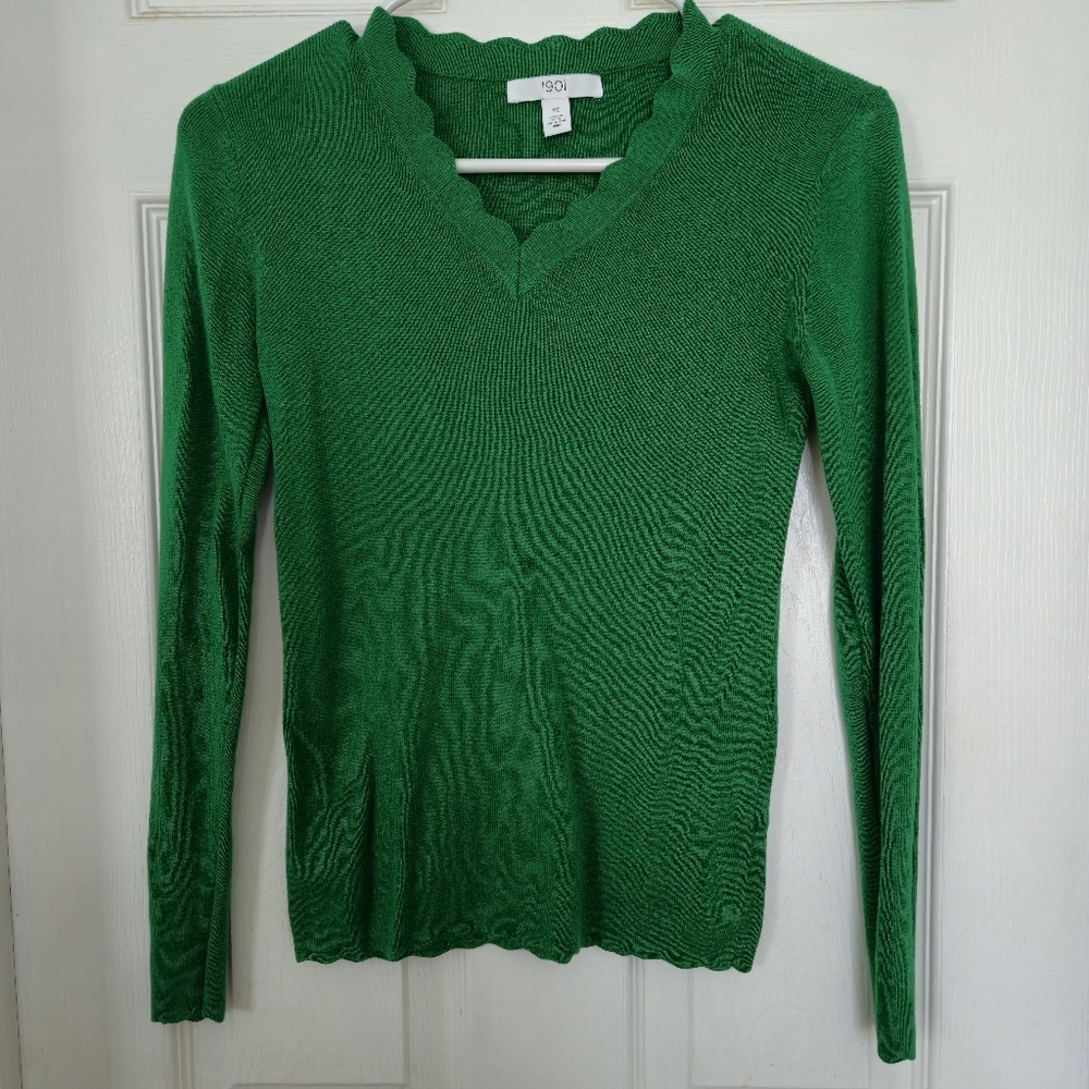 Nordstrom 1901 scallop v neck sweater